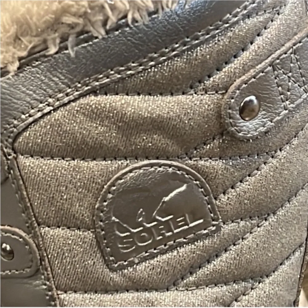 Authentic Sorel signature designer little girls waterproof winter boots sz 4